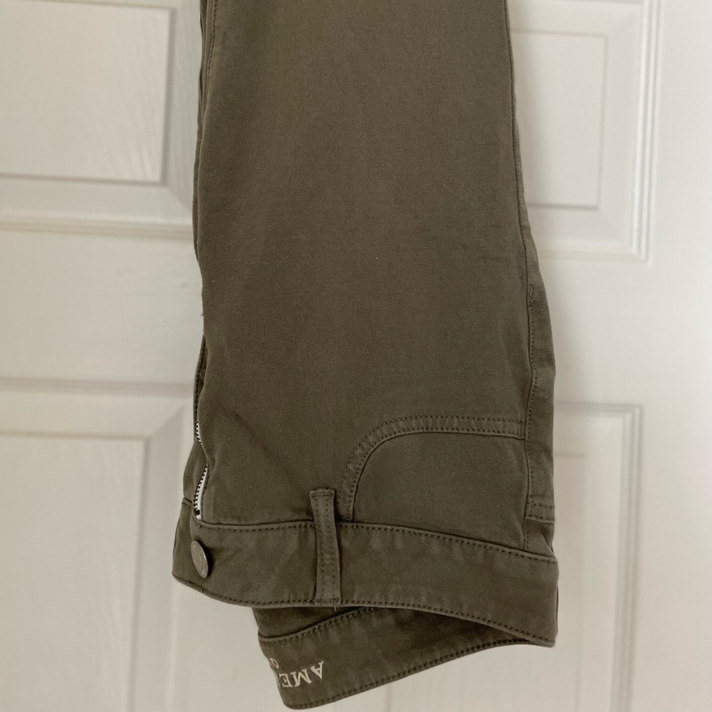 Green American Eagle super stretch jeggings. Size 6.